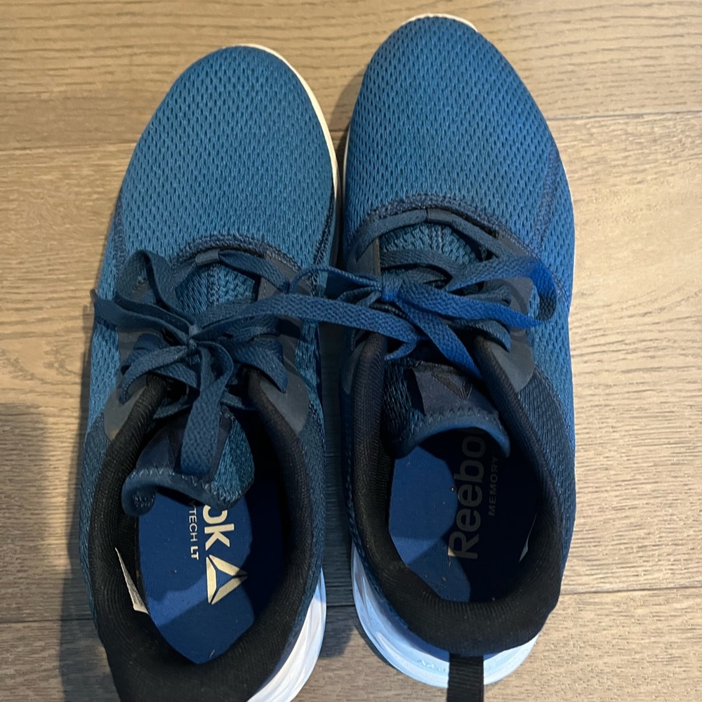 Reebok mens shoe. Worn a few times only. Almost in new condition. No wear/tear.